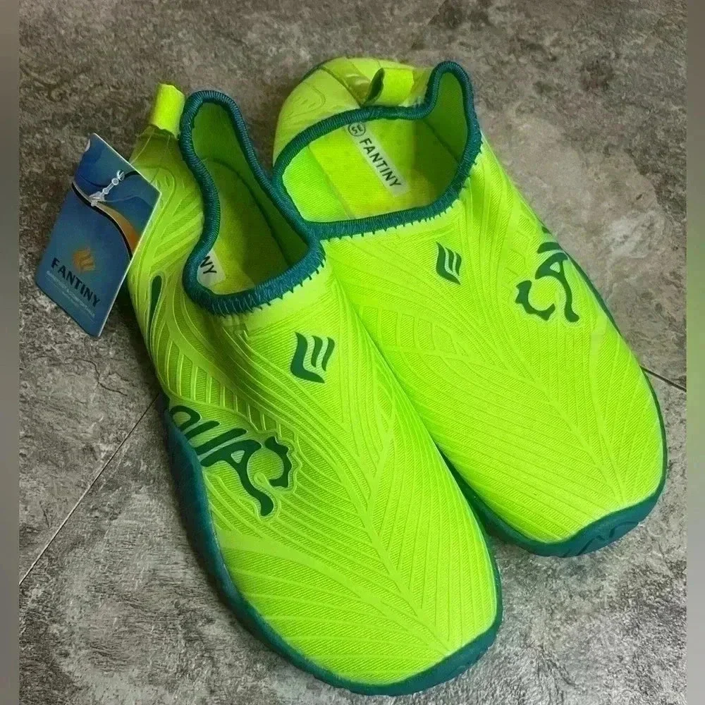 NWT Fantiny water shoes, size 35 or US 3